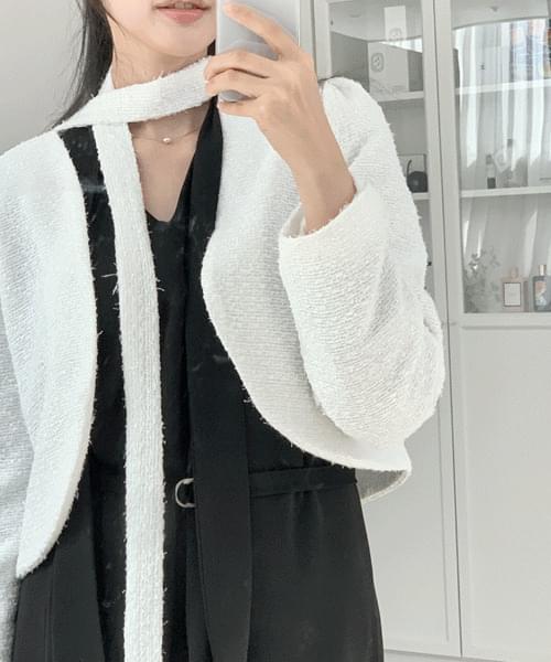 시작됐나봄 셔링퍼프 노카라 타이 크롭 자켓