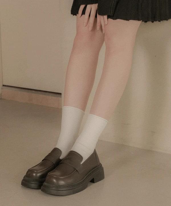 Metia Classic Block Heel Penny Loafer
