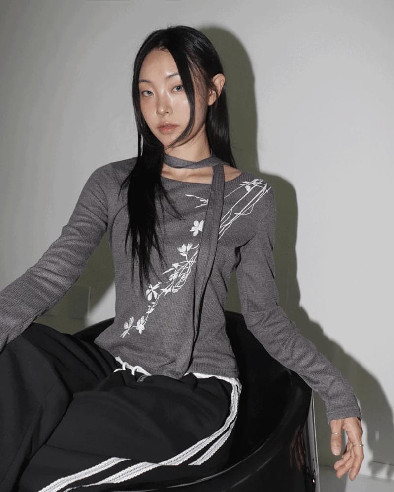 プリンフラワープリントラウンド長袖Tシャツ (人気商品配送遅延)