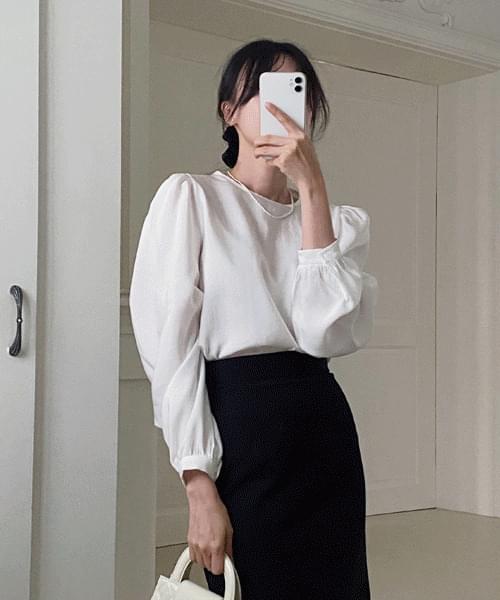 Evening back ribbon strap pin tuck shirring modal blouse