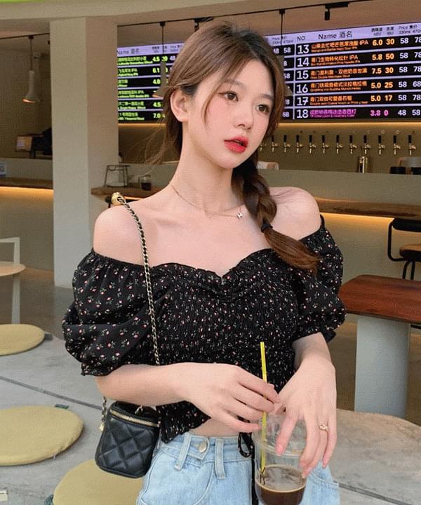 Comnin Flower Shirring Puff Smoke Short Sleeve Blouse
