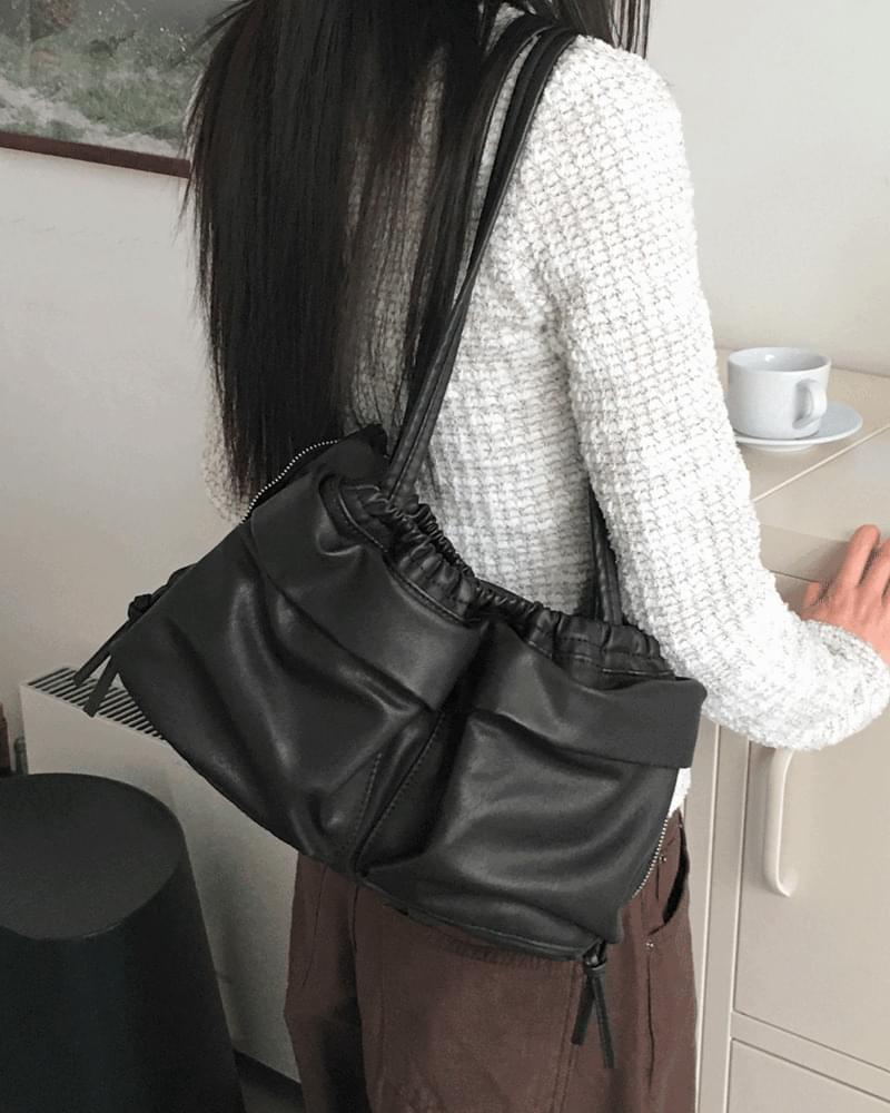Wiltz leather Faded pocket side zipper shoulder bag