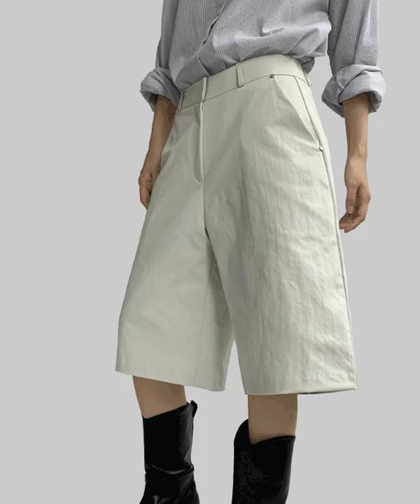 Razin Ash Bermuda Pants