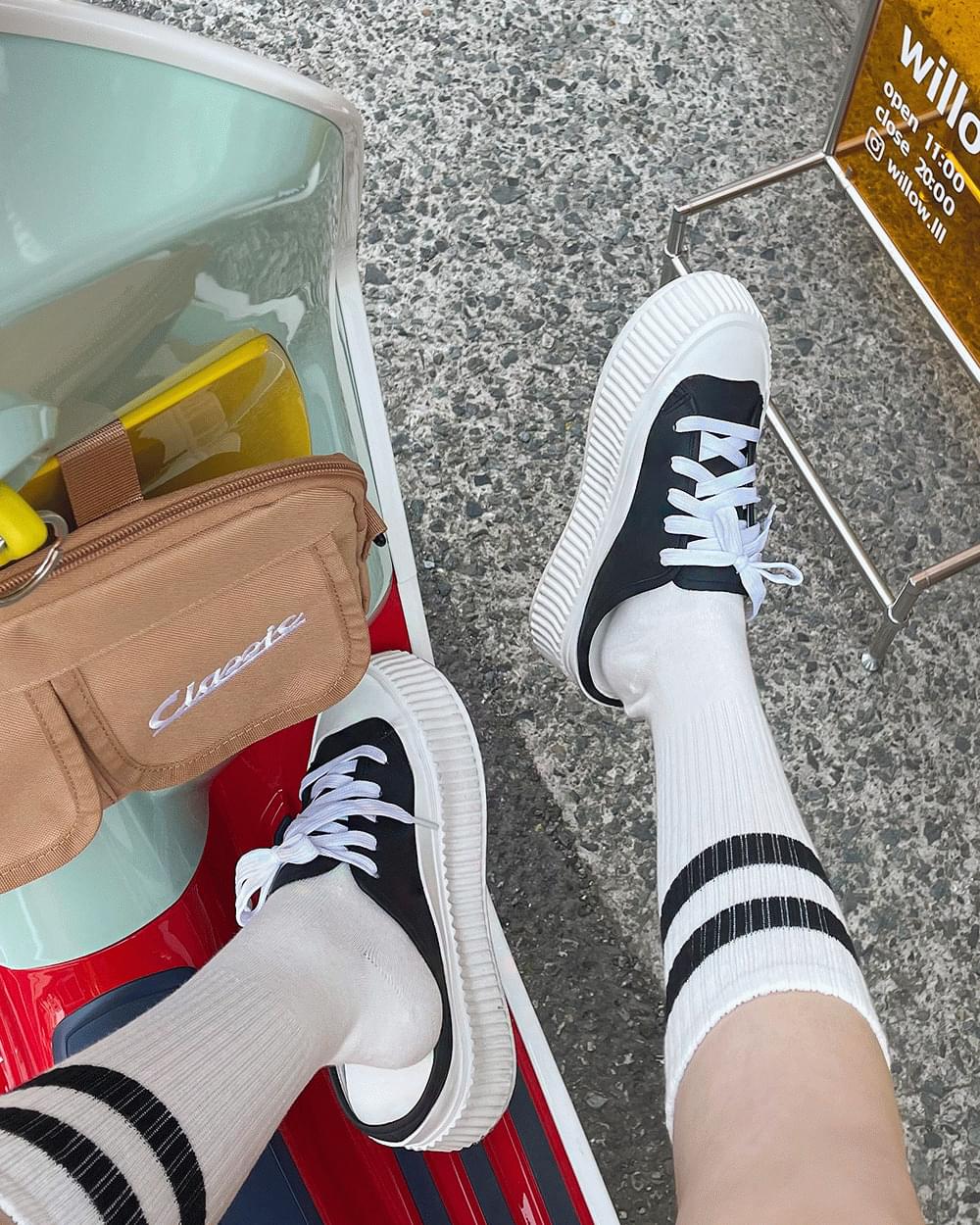 데일리 통굽 뮬 스니커즈