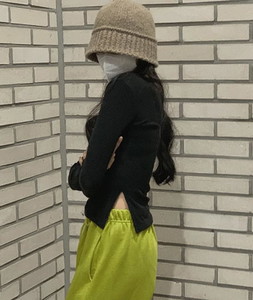 Needen V-Neck Team T-shirt