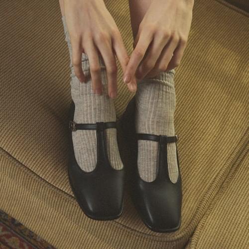 FL3524 Leah Square Toe T-Strap Flat Black