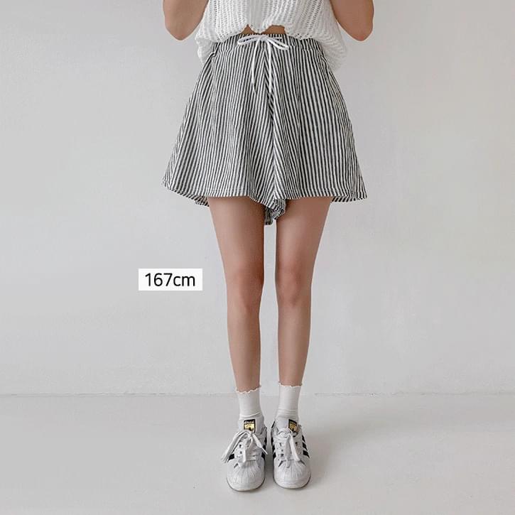 Striped banding shorts