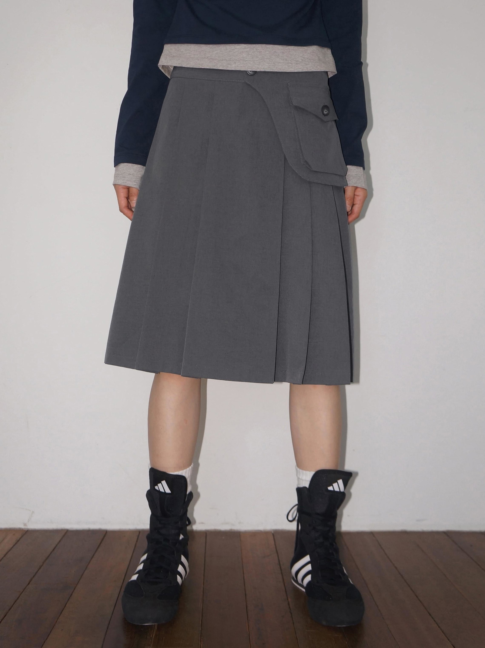 MATTE POCKET PLEATS SK (charcoal / black)