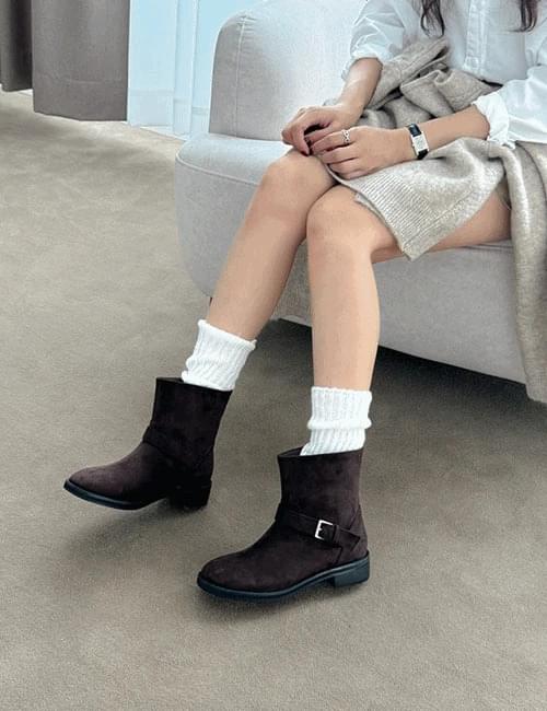 Buckle short boots