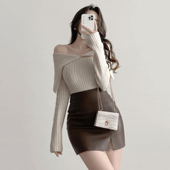Alphabet Dotum Fogni Ribbed Off-Shoulder Knitwear 4color