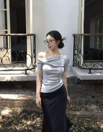 Yui Shoulder Twist T-shirt