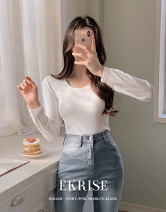 素面長袖U領T恤