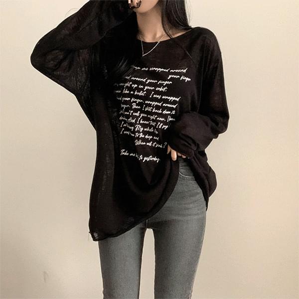 Slender fit lettering lip neck long sleeve t-shirt
