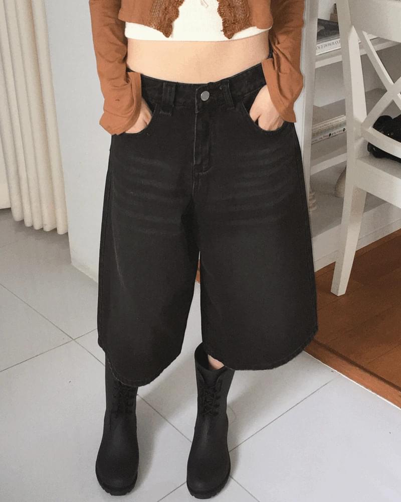 Geta Black Denim Denim 7/8 Bermuda Pants