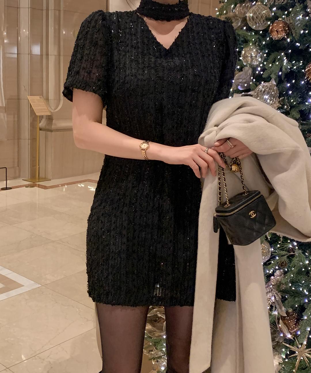 리브엘 초커 타이 브이넥 글리터 미니 반팔 원피스