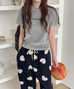 Arie Velour Lettering Short Sleeve T-shirt