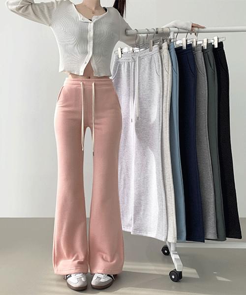 Slim fit Flared body-flattering banding pants
