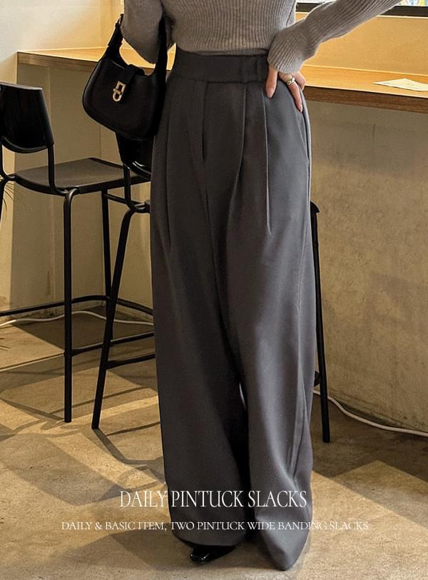 Two-pin tuck wide back banding slacks