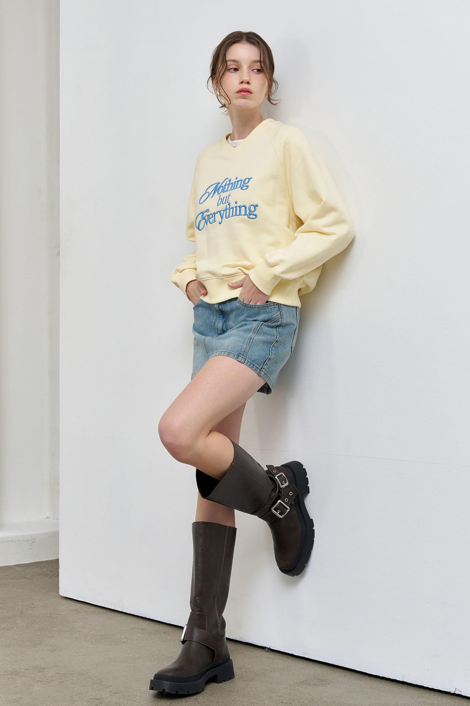 WOMAN V-Neck lettering Sweatshirt
