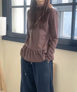Violet Striped Frill Turtleneck T-shirt
