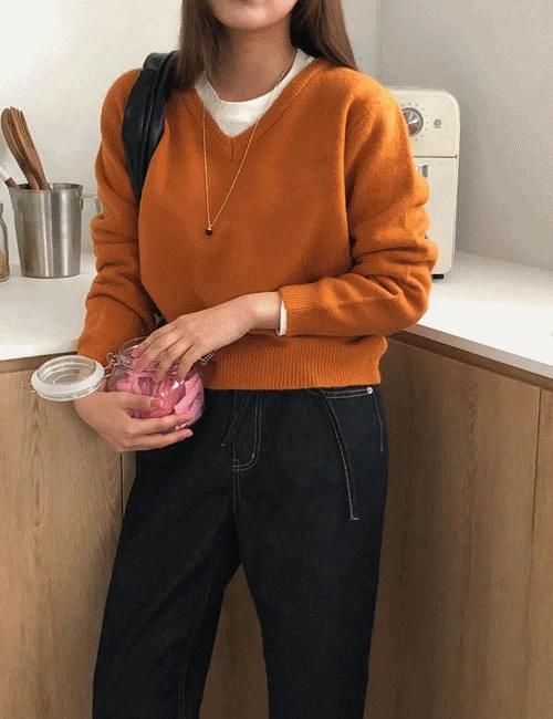Essence V-Neck Knitwear 