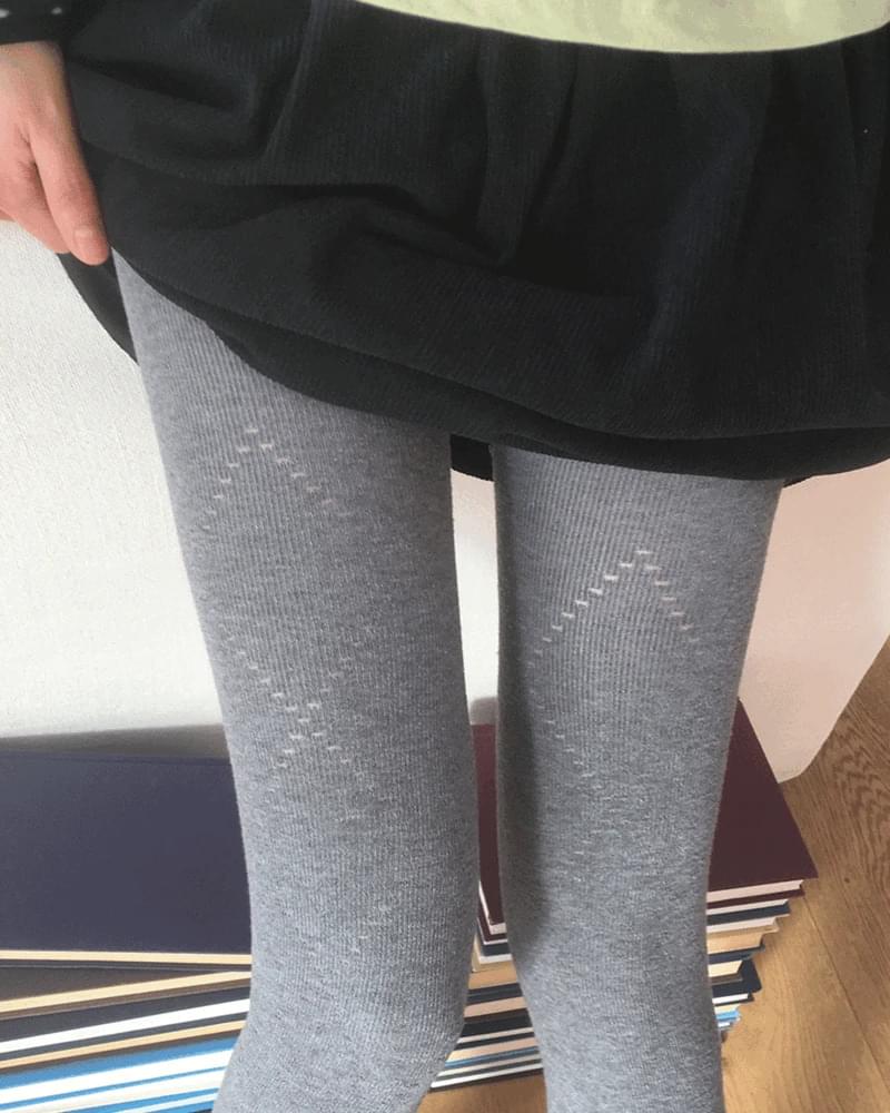 Enne Dia Punching Cotton Stockings
