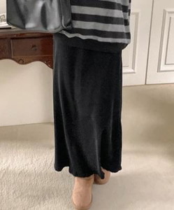 Siebeau Velour Pleated Long Skirt