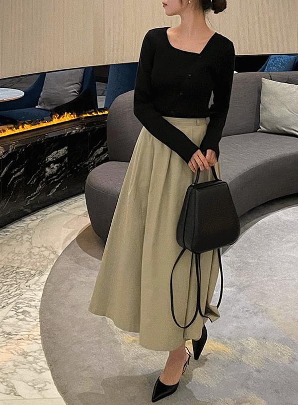 Flare pin tuck long skirt