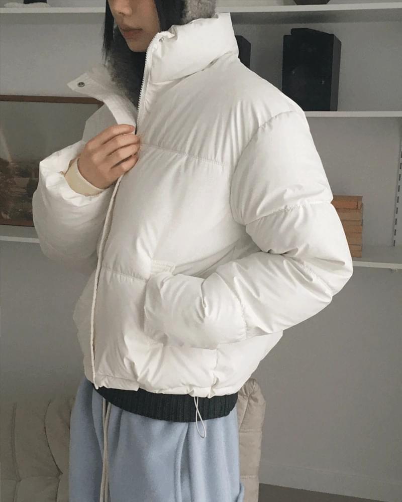 Yukan matte basic overfit short padding (Ships Today)