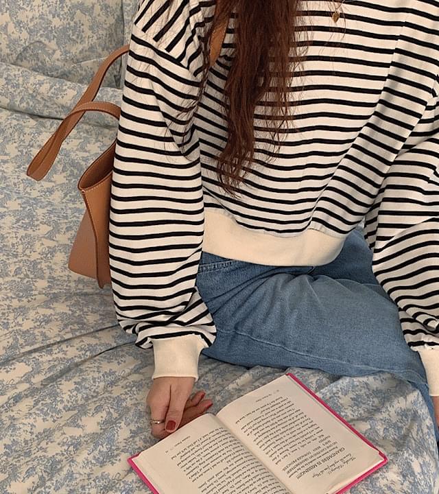 Dumming Stripe Crop Color Block Loose-fit Sweatshirt