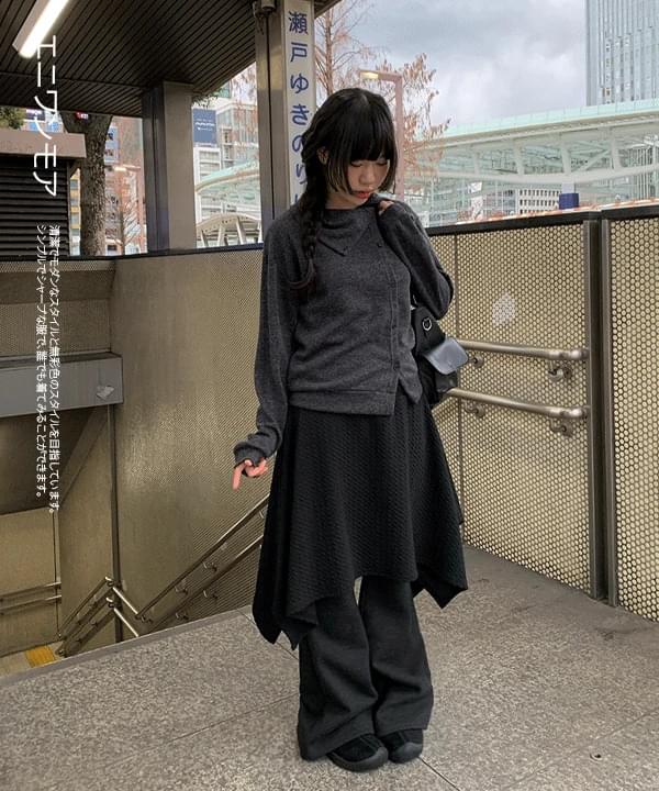 アンバランスの足の斜線ボタンカーディガン