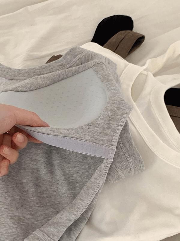 Morecompo Plain Pad Sleeveless