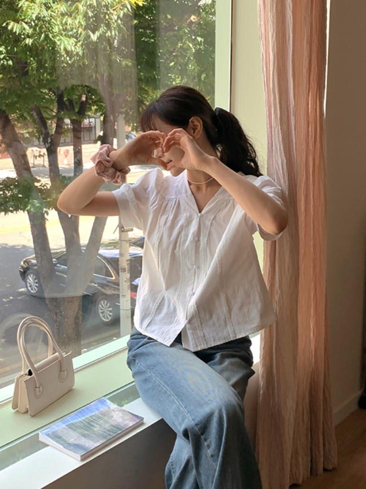 Reviven lace puff V-Neck blouse