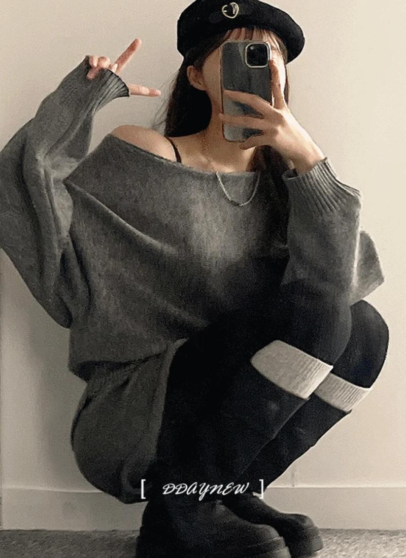 우드 와이드 입술넥 루즈핏 니트+밴딩 숏 니트 팬츠 세트 2color