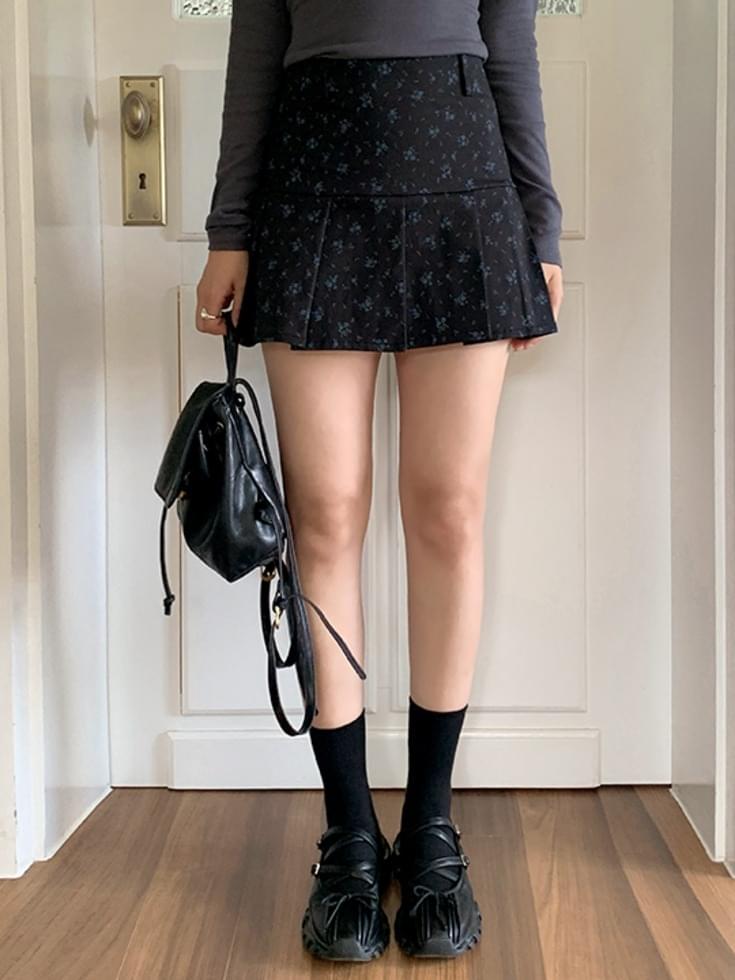 Jerry Bona Back Banding Flower Pleated Mini Skirt
