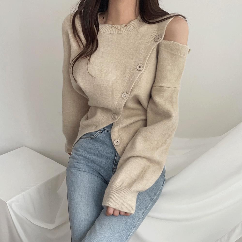 Open Team Diagonal Button Loose-fit Knitwear / Sora