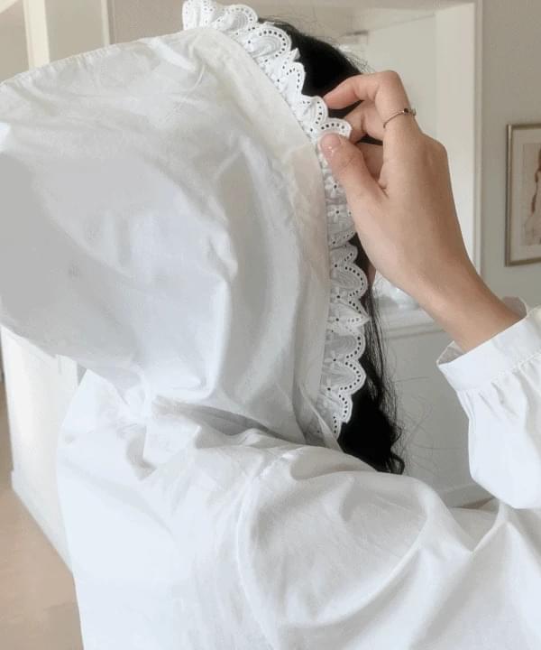 Karian Punching Lace Crop Cotton Spring Hooded Blouse 1 color