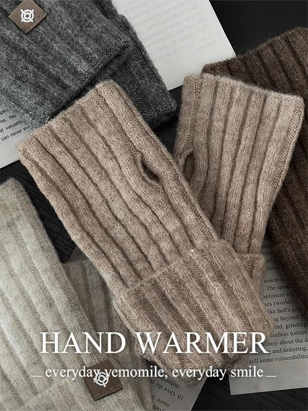 Draw Ribbed Hand Warmer