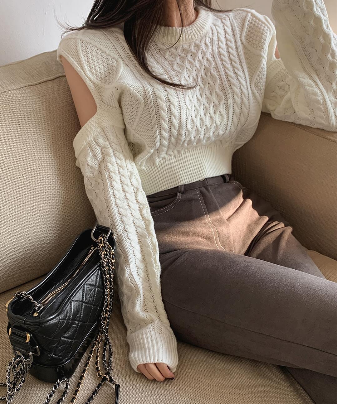 Elin Round Neck Shoulder Twisted Crop Knitwear New Arrival/Daily Look/Daily/Winter/Short/Cable/Trim/Off Shoulder/Feminine Look/Cut Out