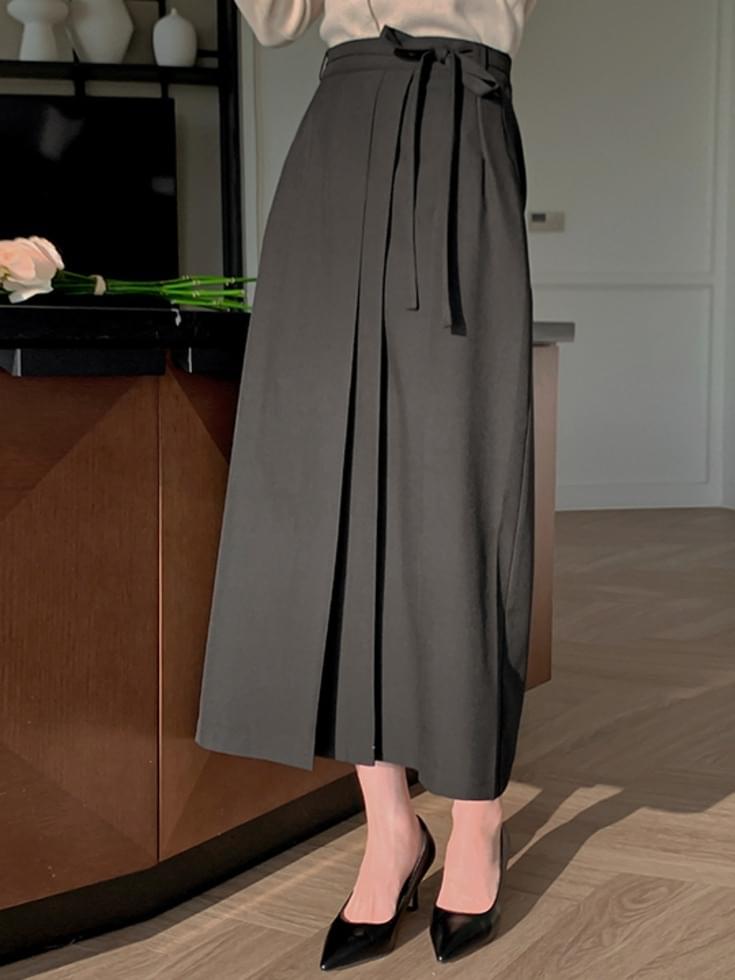 Reflective belted pleated long skirt