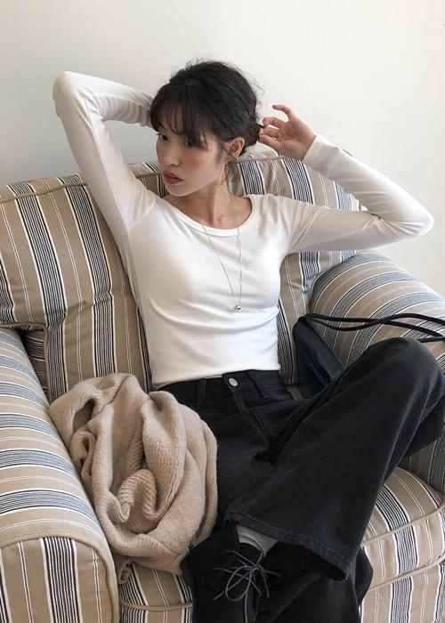 Hey U-neck slim inner tee (Ships Today)