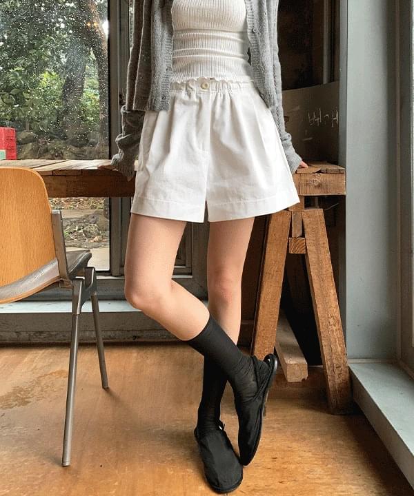 Corenti A-line banding two-pin tuck cotton shorts -2color