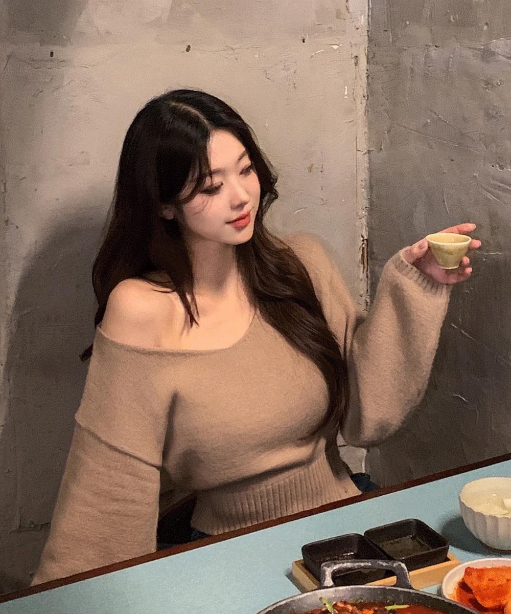 V-Neck V-neck one-shoulder off-shoulder waist team crop knitwear button shirring long sleeve loose Loose-fit crop tee winter casual daily look year-end look 8 colors