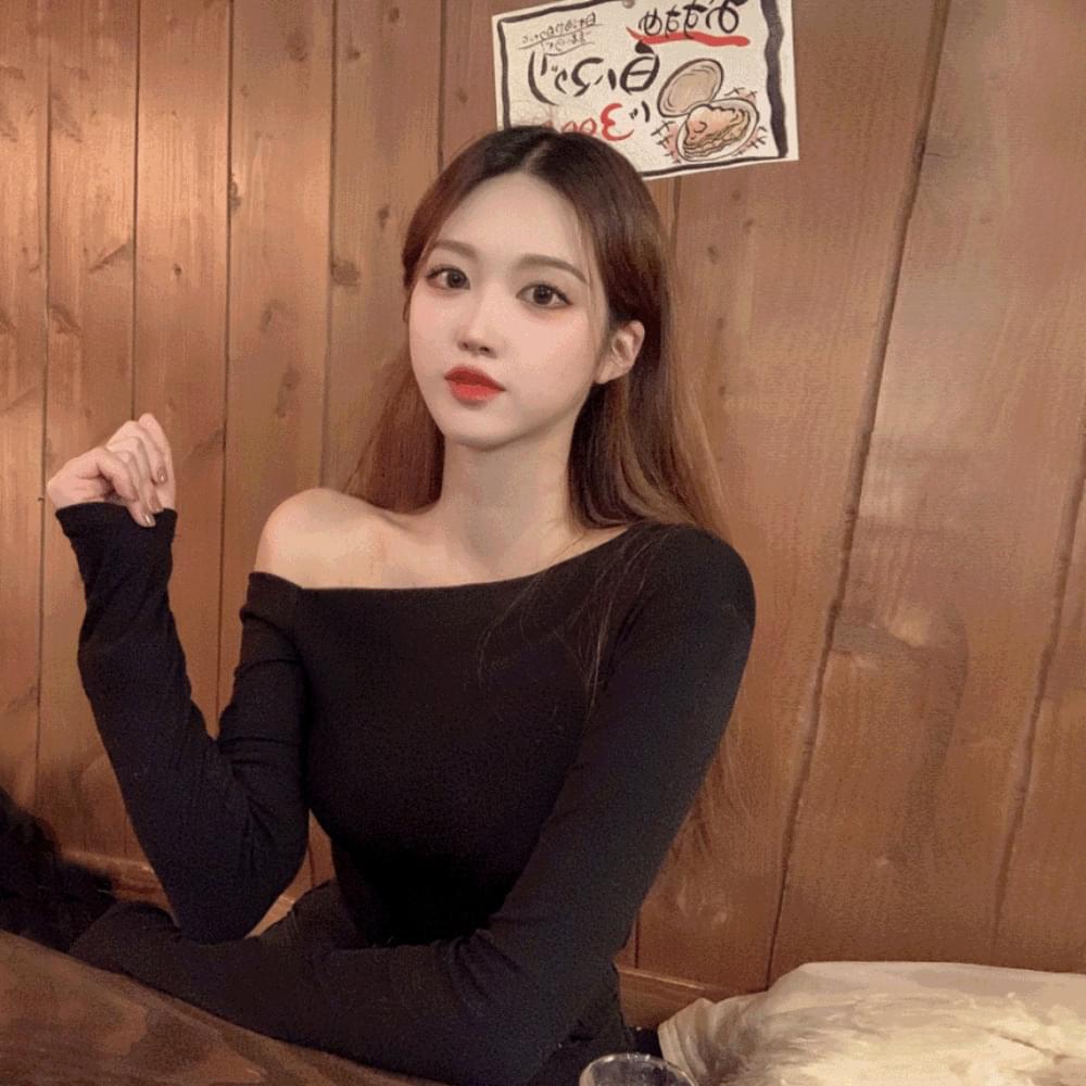 Tangbae Slim Fit Spandex One Shoulder Shoulder Team Off Shoulder Diagonal Uneven Minimal Long Sleeve T-Shirt Slim T-Shirt Innocent Sexy Cherry Blossom Look Flower Play Look Spring Ivory Navy Black