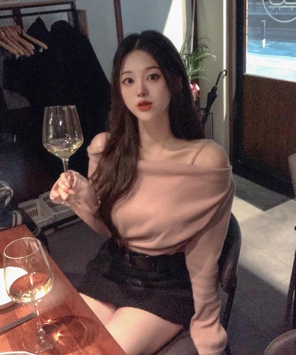 Layered Off-Shoulder Drape T-Shirt Sleeveless Shoulder Split Crop Spandex Sexy Glam Warm Winter Item Daily