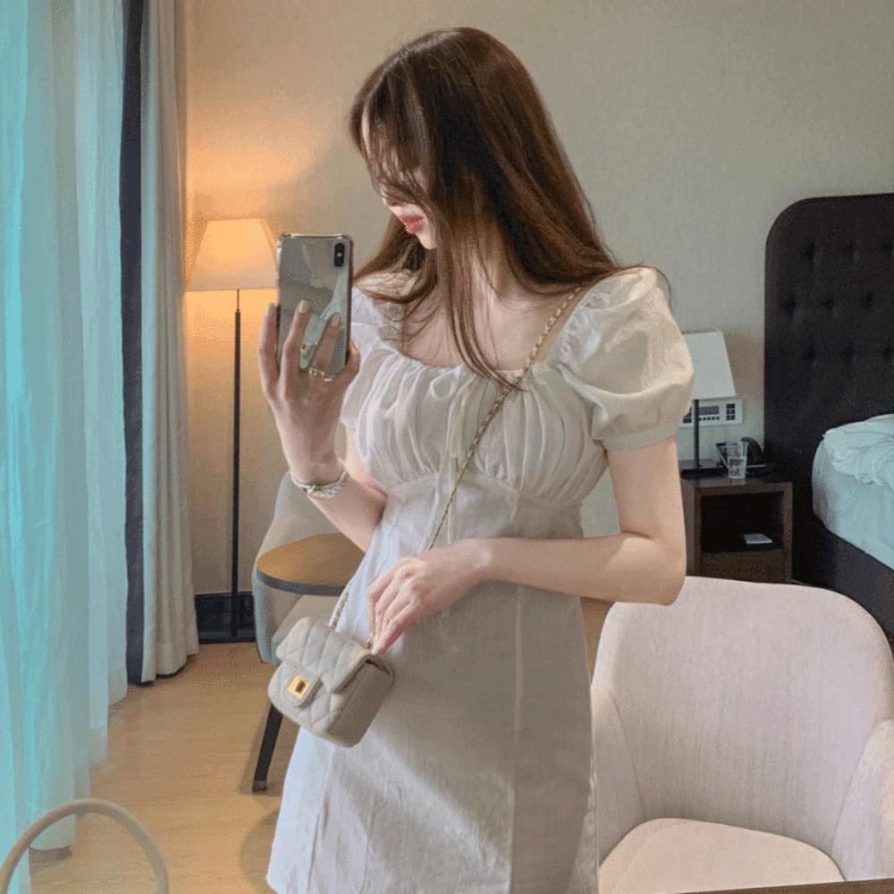 청량미 가득 셔링 리본 스퀘어넥 A라인 벌룬 퍼프 반팔 스트링 미니 원피스 아이보리 소라 블랙