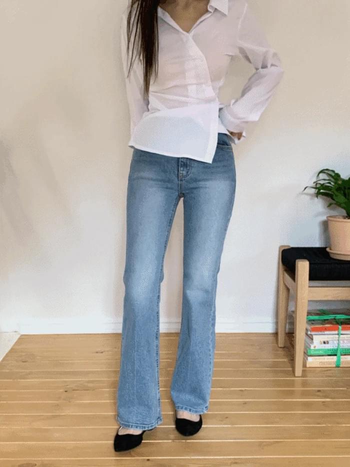 Ocean Split Spandex Faded semi Flared denim pants