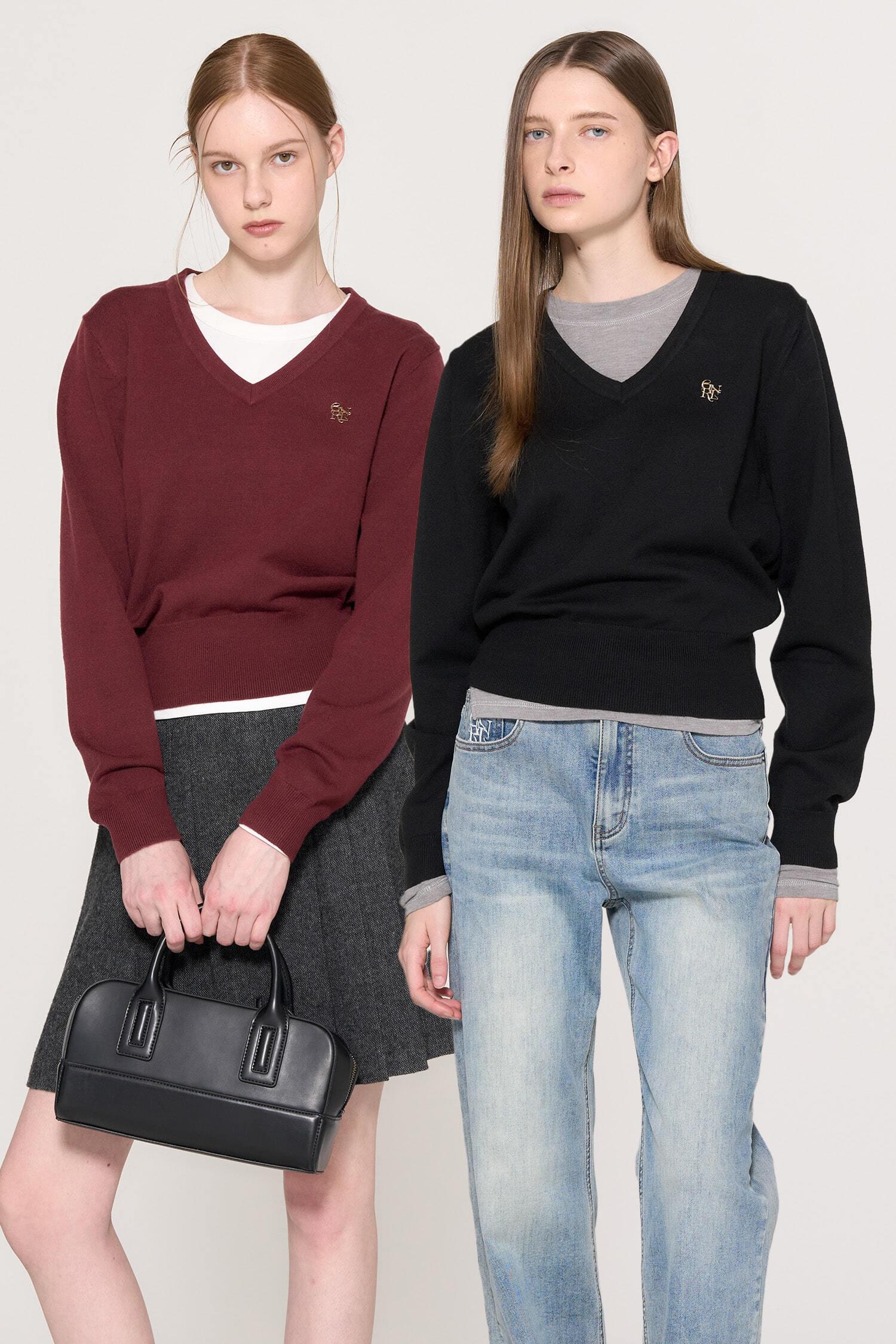 WOMAN Essential V-Neck Pullover