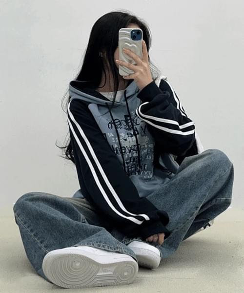 Two-line oversized hoodie