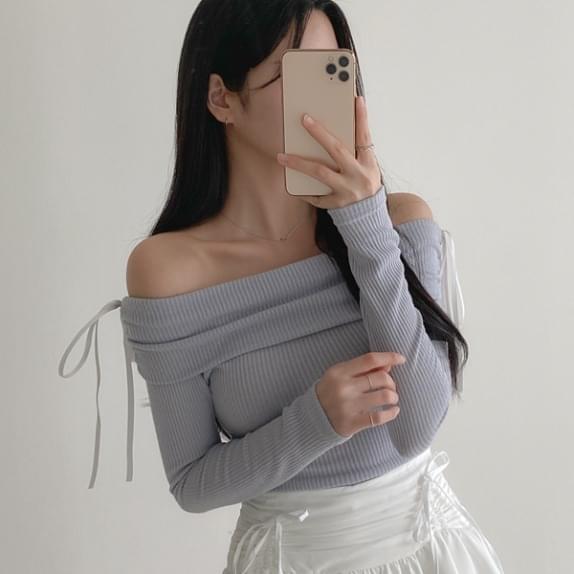 柔軟緞帶露肩長袖上衣